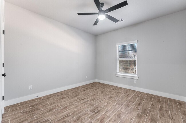 Building Photo - Welcome to this stunning 3-bedroom, 2-bathroom home that boasts a range of high-quality features ...