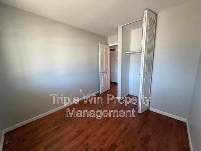 Building Photo - 5243 Ville Maria Ln