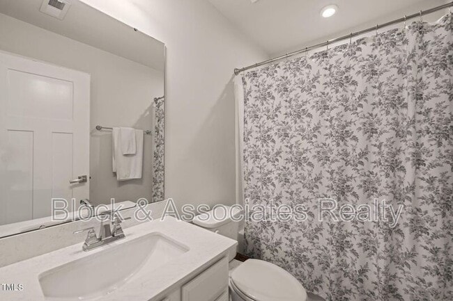 Building Photo - 368 Amber Acorn Ave