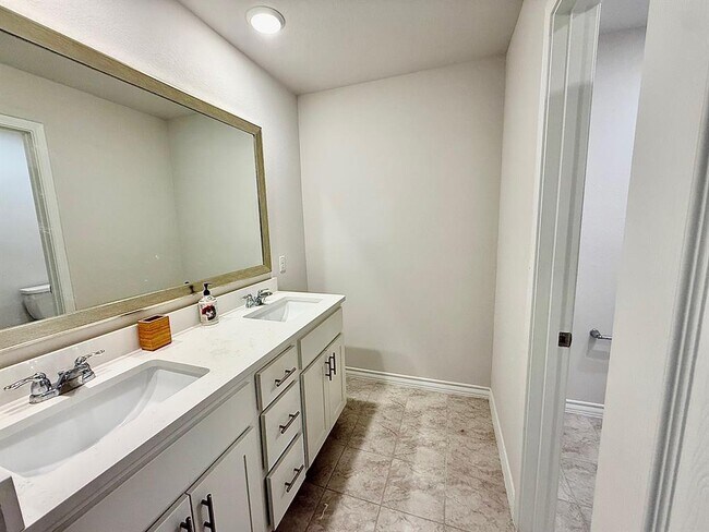 Building Photo - 6601 Folsom Ave