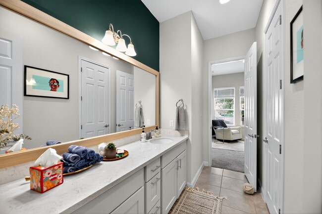 Building Photo - GATED COMMUNITY - 3 BEDROOM