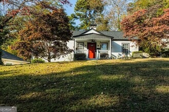 Building Photo - 1761 Fairway Hill Dr SE