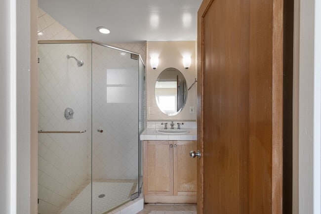Building Photo - Ocean views from every room!