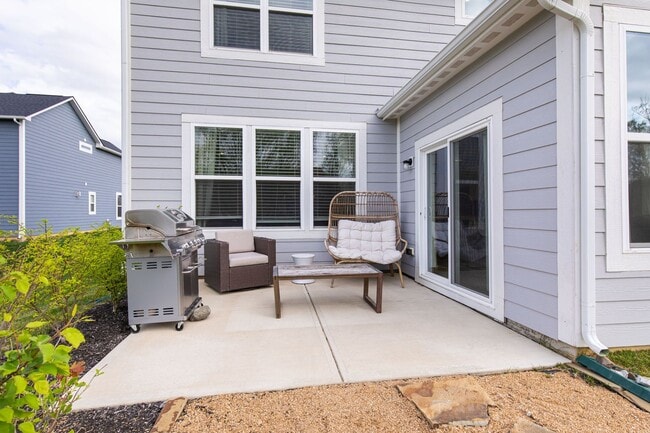 Building Photo - 6787 Oakcrest Dr