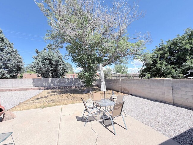 Building Photo - Charming 3 Bedroom, 2 Bathroom NE ABQ Home. Refrigerated Air! Spacious backyard. Near Uptown