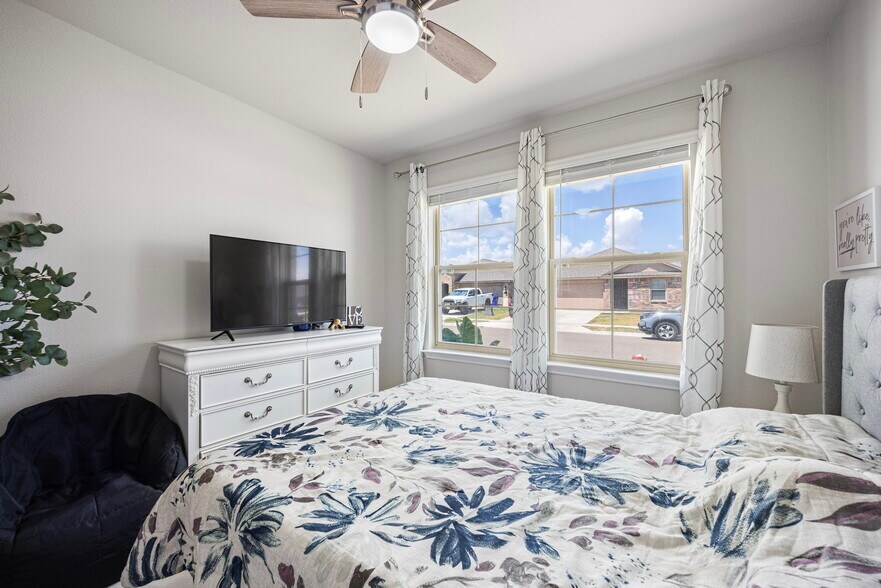 Building Photo - 2318 Delightful Ln
