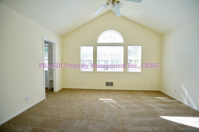 Building Photo - 9 Bayview St