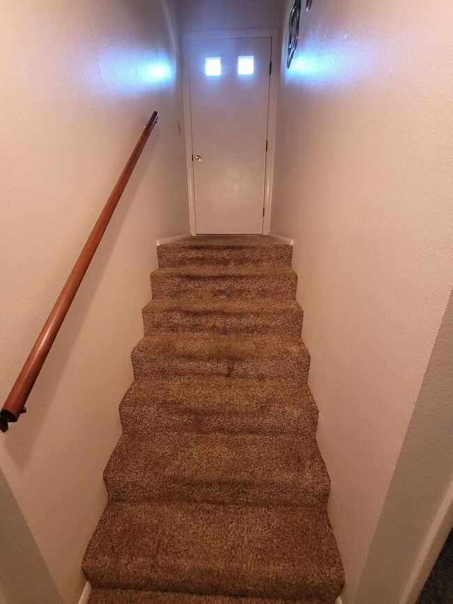 Building Photo - JGOFF S. 4th