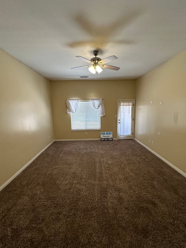 Building Photo - Spacious 4-Bed, 2-Bath Home in Gated Baker...