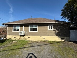 Building Photo - 3 Bed 1.5 Bath Pet Friendly Home in Monroe