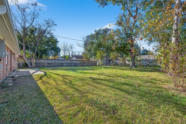 Building Photo - 1920 Ripple Creek Dr