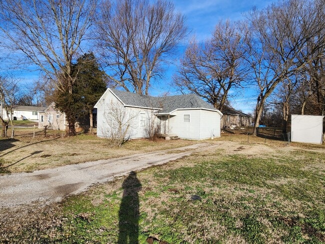 Building Photo - Spacious 1-Bedroom, 1-Bathroom HOUSE AVAILABLE NOW!!