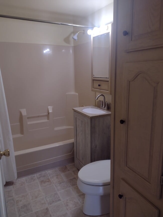 Building Photo - 4825 Ridge Rd