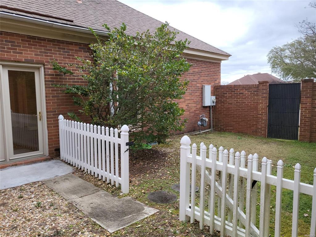 Building Photo - 1516 Charleton Dr