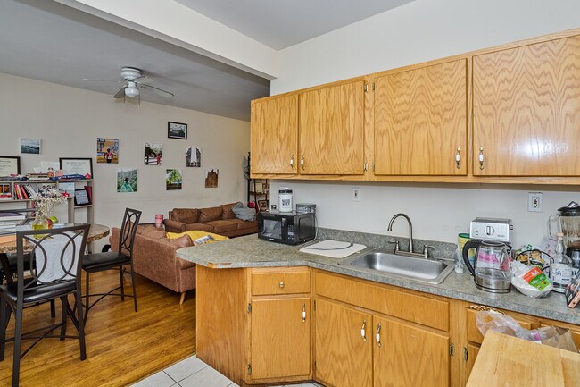 Building Photo - 5459 S Everett Ave