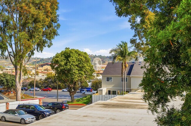 Building Photo - Remodeled 3bd/2.5bath steps from beaches, Racetrack, and Cedros Design district