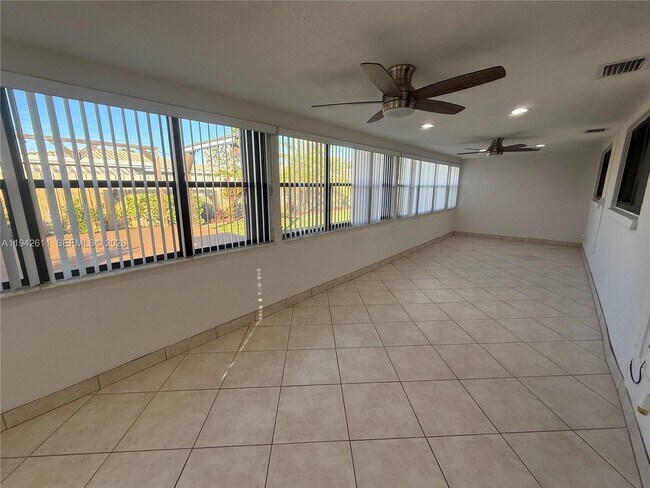 Building Photo - 1721 NE 48th Ct