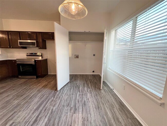 Building Photo - 703 Donny Brook Dr