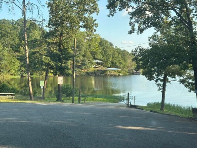Building Photo - 16010 Lake Hills Dr
