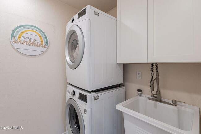 Building Photo - 8263 E Cypress St