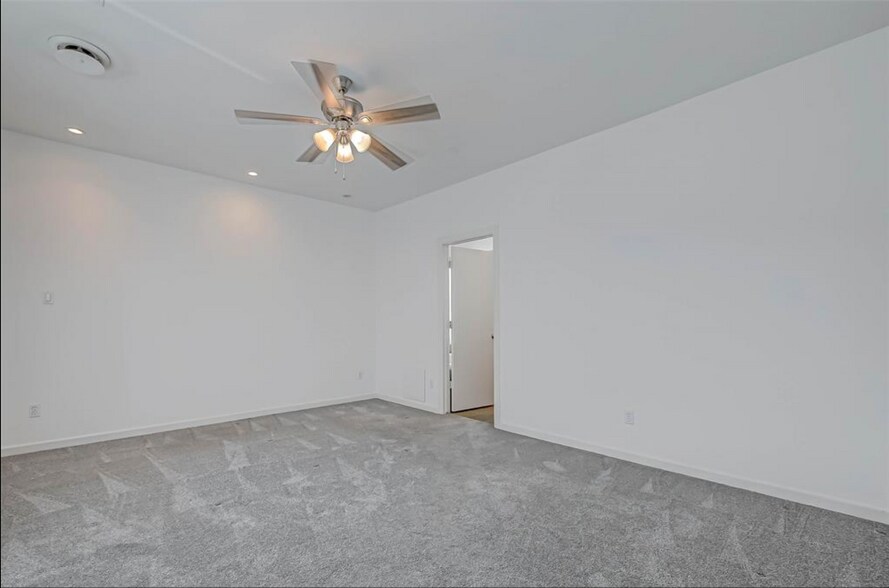 Building Photo - 5628 Kiam St