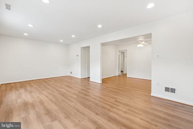 Building Photo - 3881 Persimmon Cir