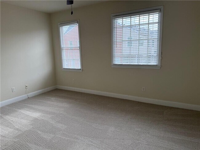 Building Photo - 1303 Creekside Pl SE