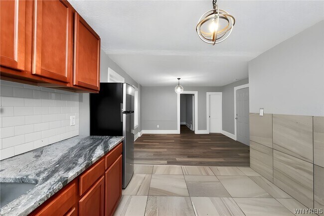 Building Photo - 1023 15th St