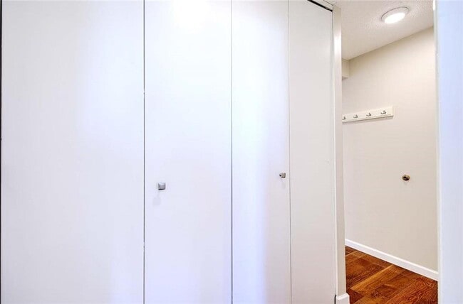 Building Photo - 274 S Main St