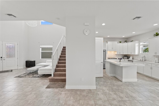 Building Photo - 15134 Cameo Ct