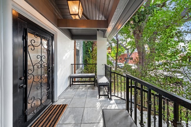 Front Porch/Entrance - 1120 Poinsettia Dr