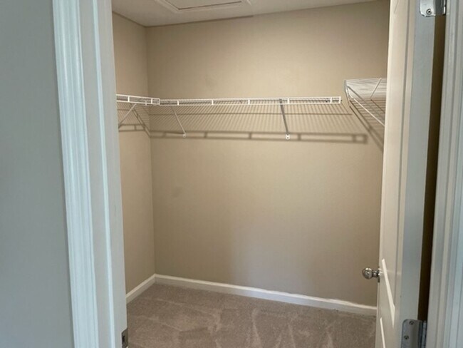 Building Photo - Coastal Townhouse, Beautiful Beach Walk Co...