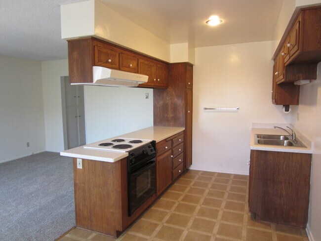 Building Photo - 3638 Del Amo Blvd