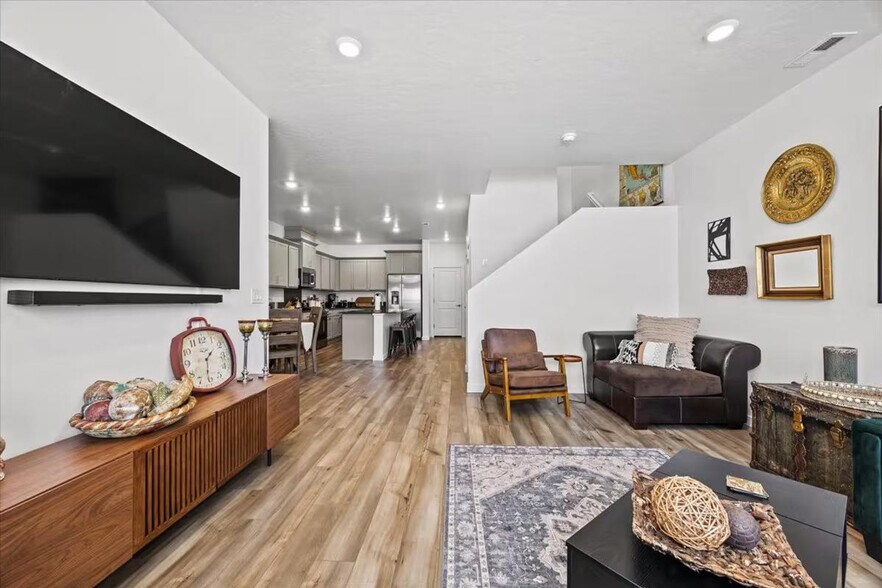 Building Photo - 187 N Nursery Ave