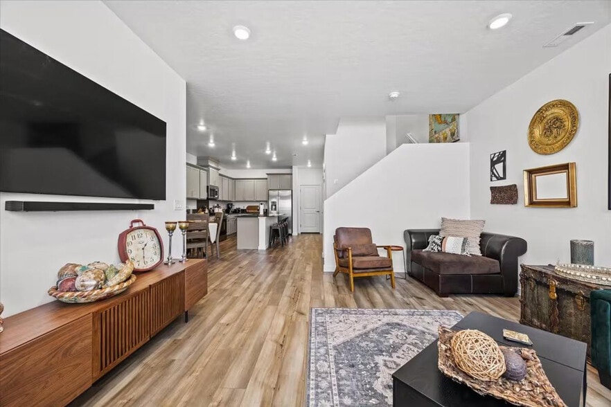 Building Photo - 195 N Nursery Ave