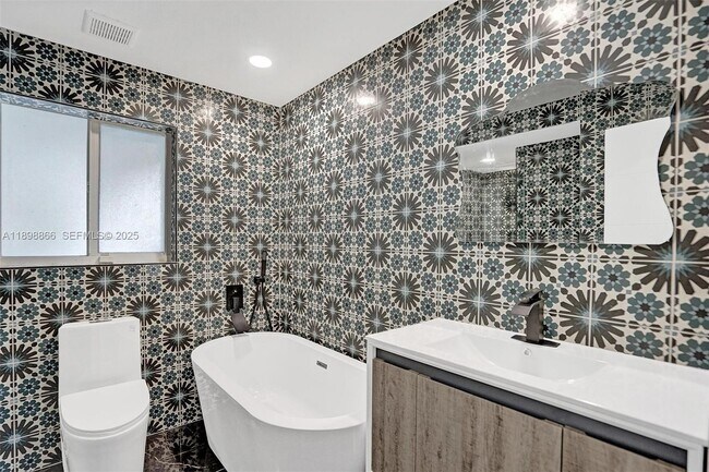 Building Photo - 725 Harrison St