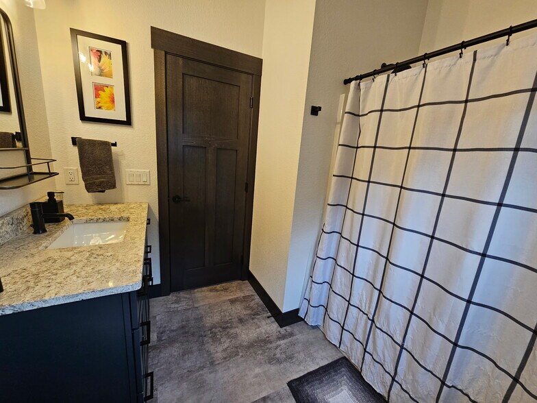 Building Photo - 7994 Brooks Loop