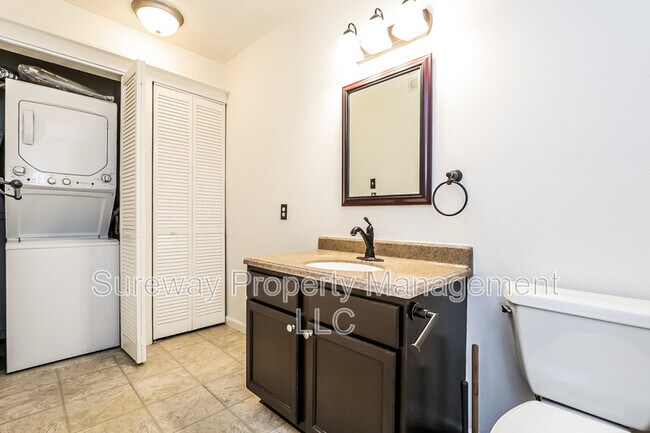 Building Photo - 806 Gregorys Way