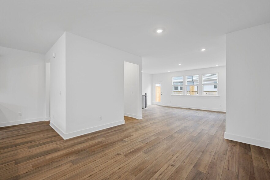 Building Photo - 3227 Aberdeen Row