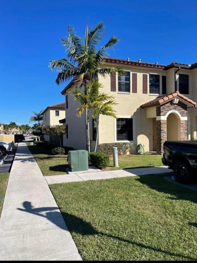 Building Photo - 3203 SE 6th St