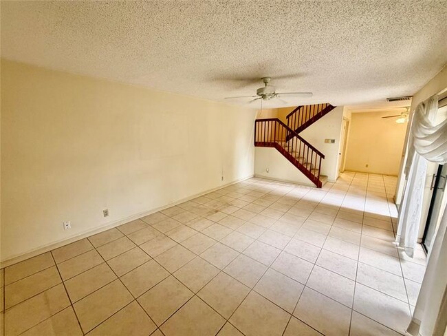 Building Photo - 736 NW 98th Cir