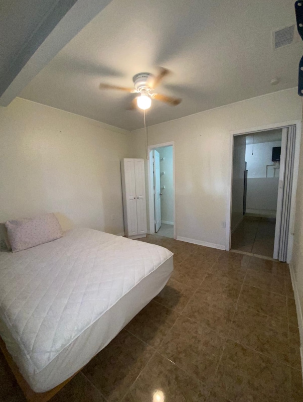 Building Photo - 129 Dahlia Dr