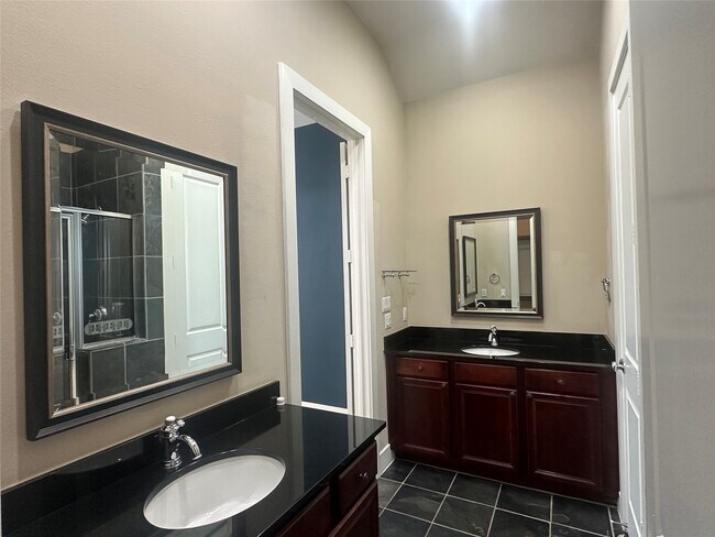 Building Photo - 1715 W 24th St