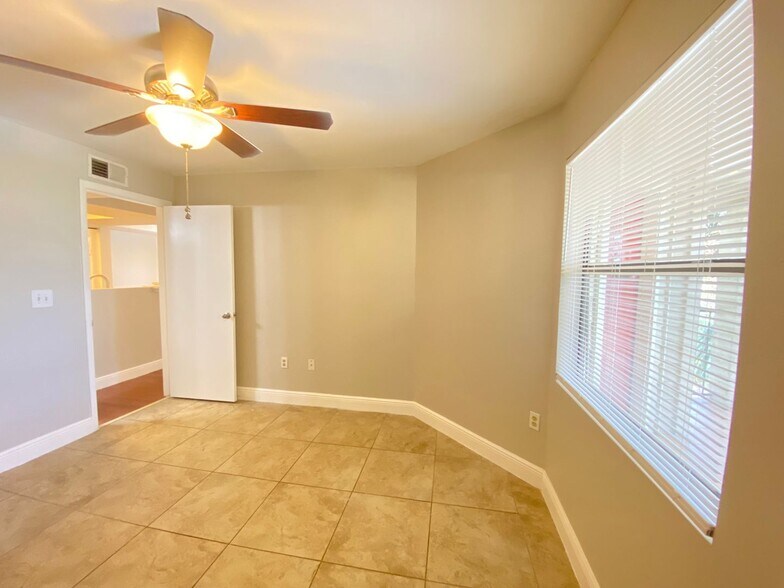 Building Photo - 2-Bed, 2-Bath Condo Near Celebration – Mov...