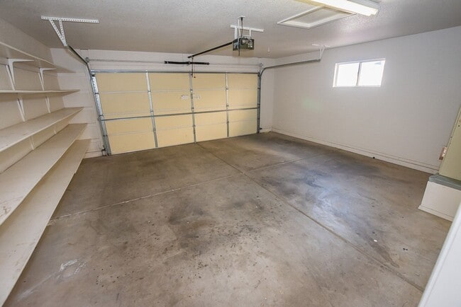 Building Photo - Beautiful Patio Home! 3 Bedrooms, 2 Bath, Split Floor Plan, Central A/C with 2 Car Garage