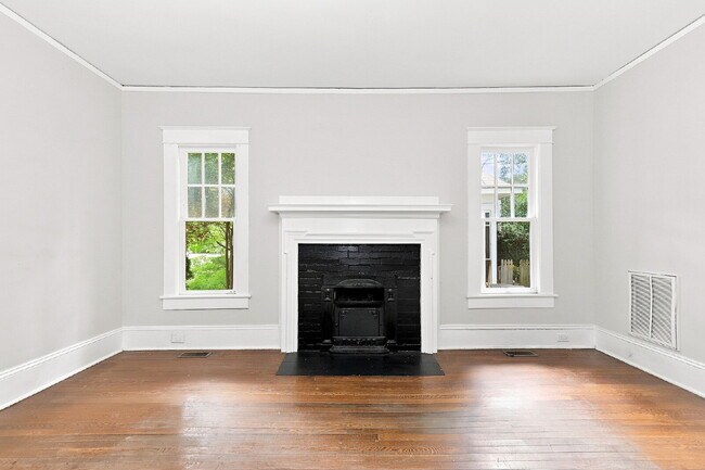 Building Photo - 1606 Walker Ave