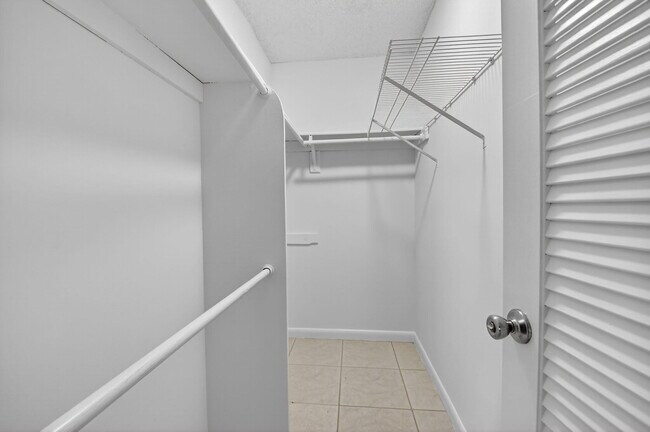 Building Photo - 341 Capri H