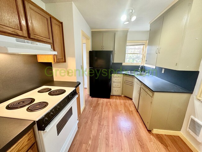 Building Photo - Charming 1 Bed 1 Bath with Huge Yard