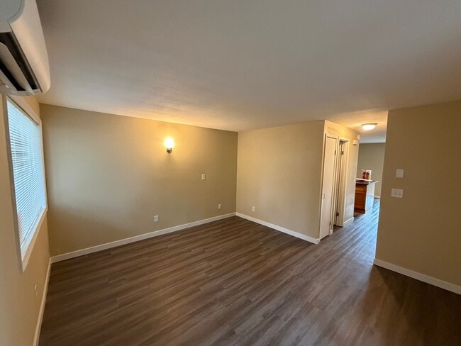 Building Photo - Sunnyside Duplex