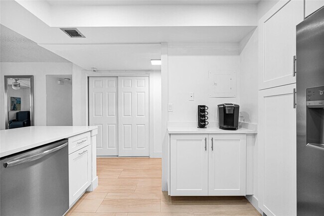 Building Photo - 3900 Galt Ocean Dr